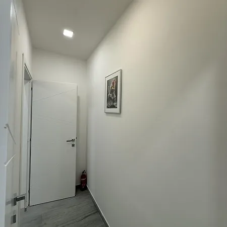 Dom wakacyjny Quartiere San Giovanni Nest A 1500 Mt Dal Colosseo Rzym
